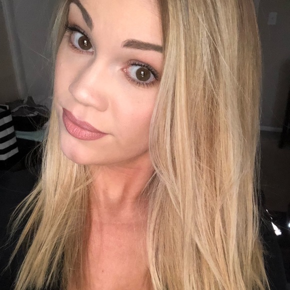 Meet your Posher, Jennifer - Picture 1 of 1